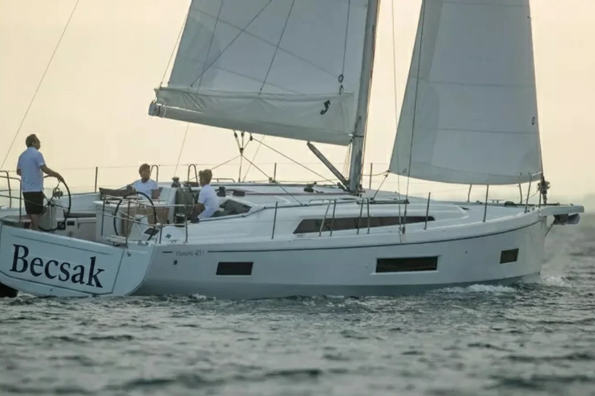Beneteau Oc40 — Sailing Yacht for hire on Sydney Harbour
